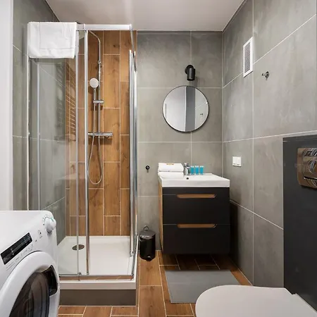 Sluzew 405a By Bookinghost *