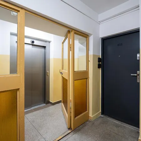 Sluzew 405a By Bookinghost