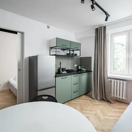 Sluzew 405a By Bookinghost *